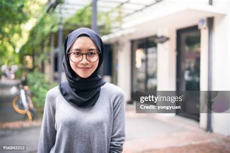 119,210 Malaysian Woman Stock Photos & High